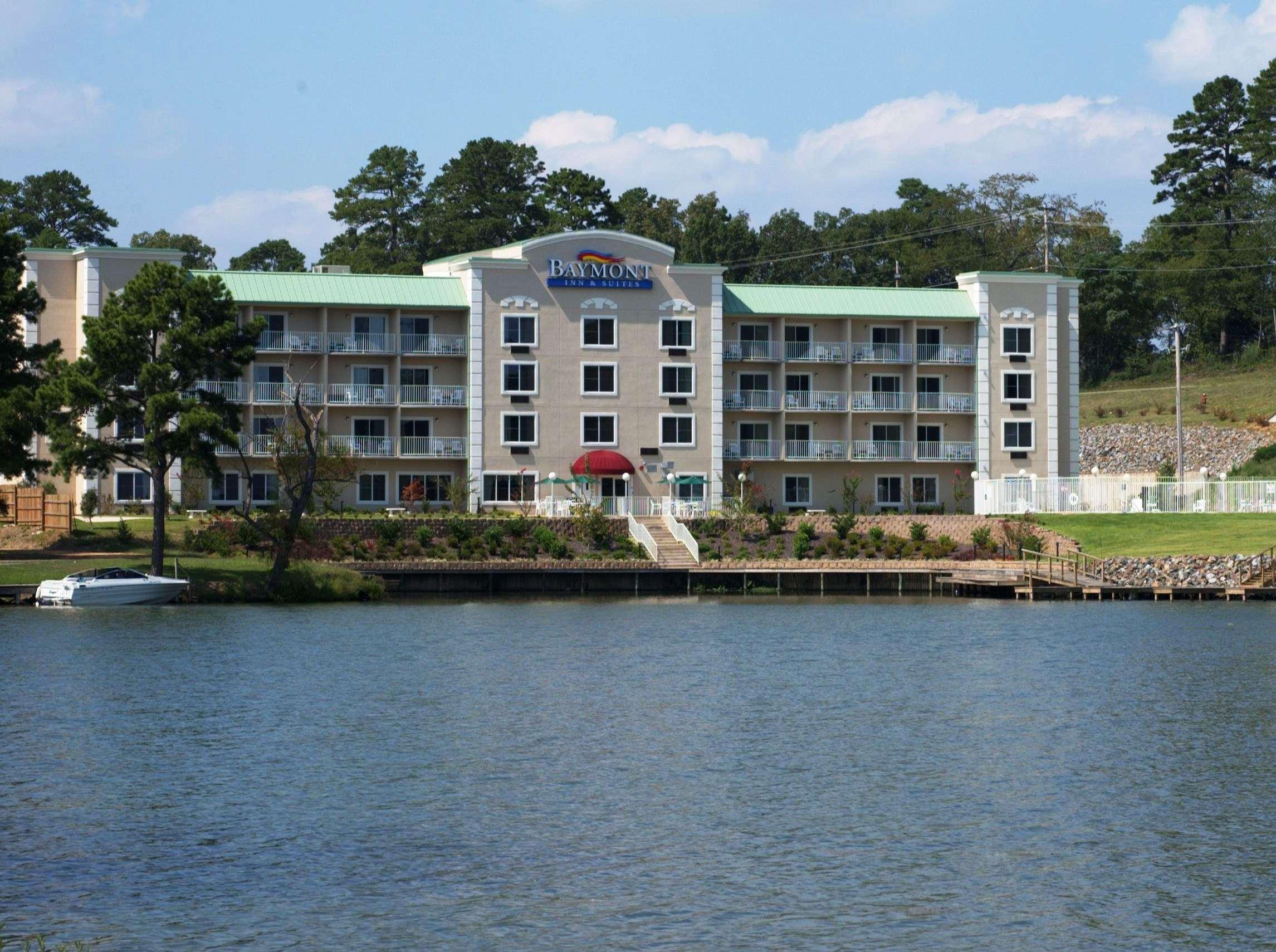 Baymont By Wyndham Hot Springs Hotel Exterior photo